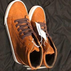 Boys size 5-6 Old Navy faux leather sneaker boot